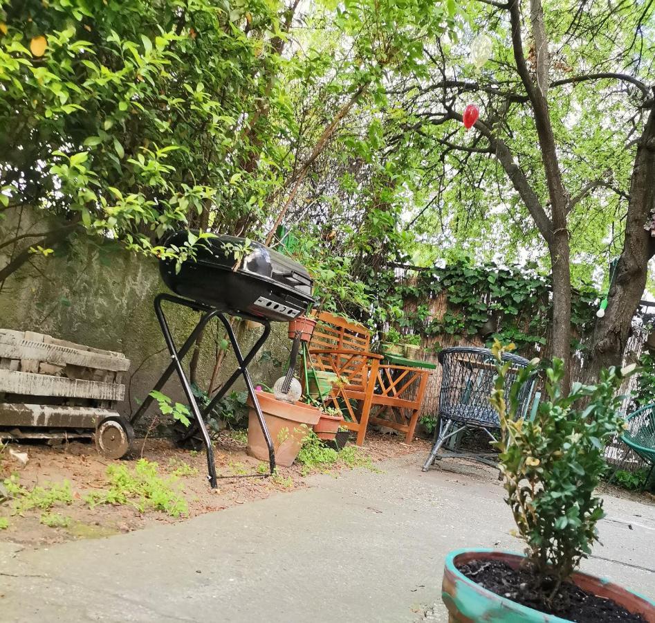 Flat In Historic Villa With Your Own Private Garden, Near City Park 부다페스트 외부 사진