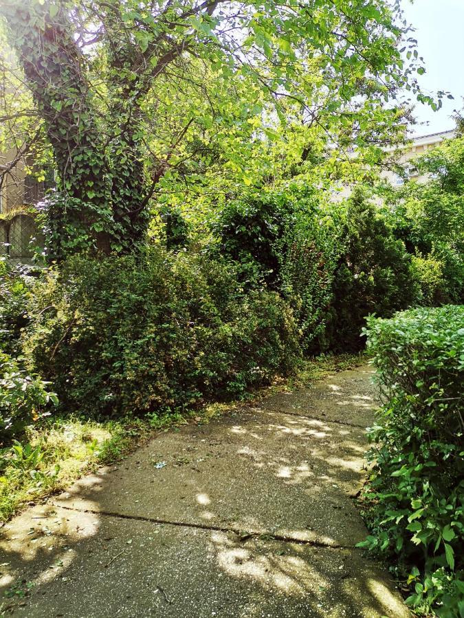 Flat In Historic Villa With Your Own Private Garden, Near City Park 부다페스트 외부 사진